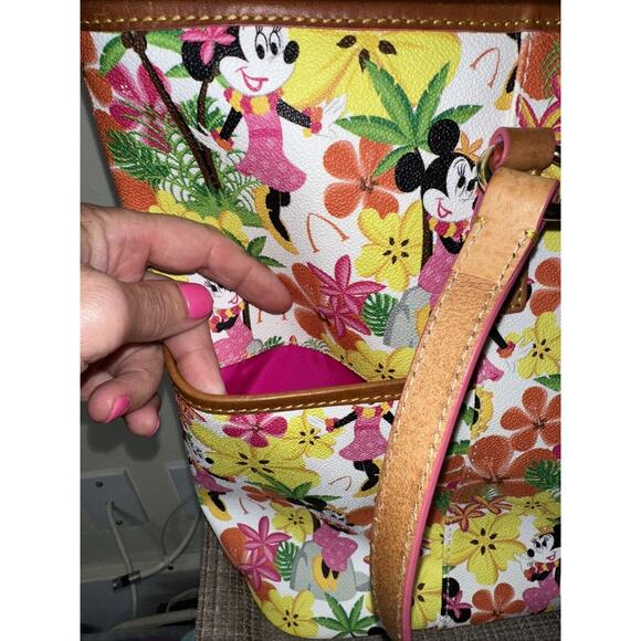 Dooney Bourke Disney Aulani Minnie Mouse Paradise Tropical Floral Large Tote Bag - Picture 3 of 12